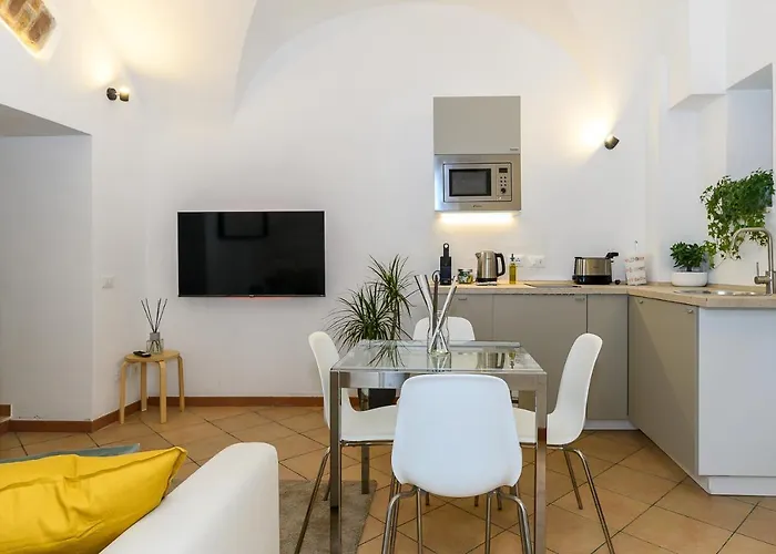 Apartment Cozy & With Private Entrance By Ndp Rent Rom